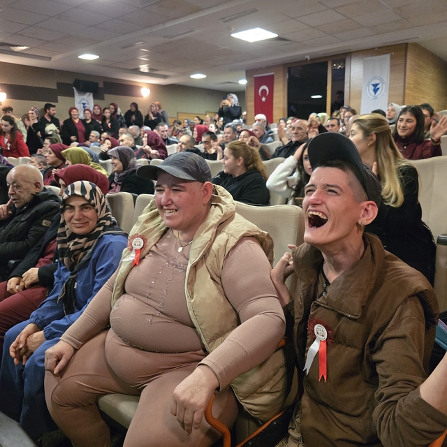 Engelliler Günü'nde hazırladıkları gösteriyle farkındalık oluşturdular