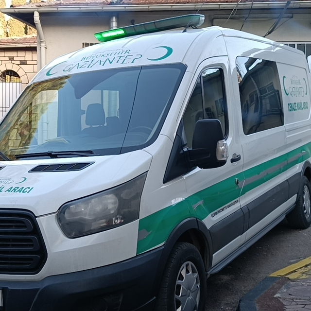 Boşandığı kadını, çocuklarının yanında bıçaklayarak öldürdü (2)