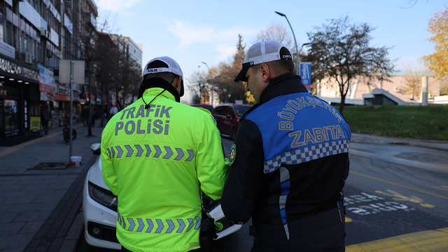 Sakarya'da Büyükşehir Belediyesi ve emniyetten 3 Aralık Dünya Engelliler Günü'nde denetim