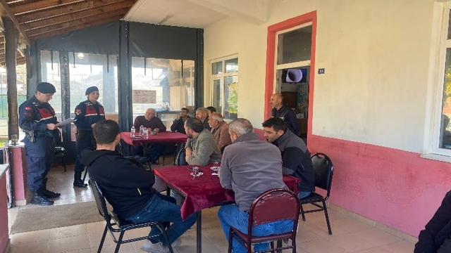 Sakarya'da jandarma görevlileri vatandaşları dolandırıcılığa karşı bilgilendirdi