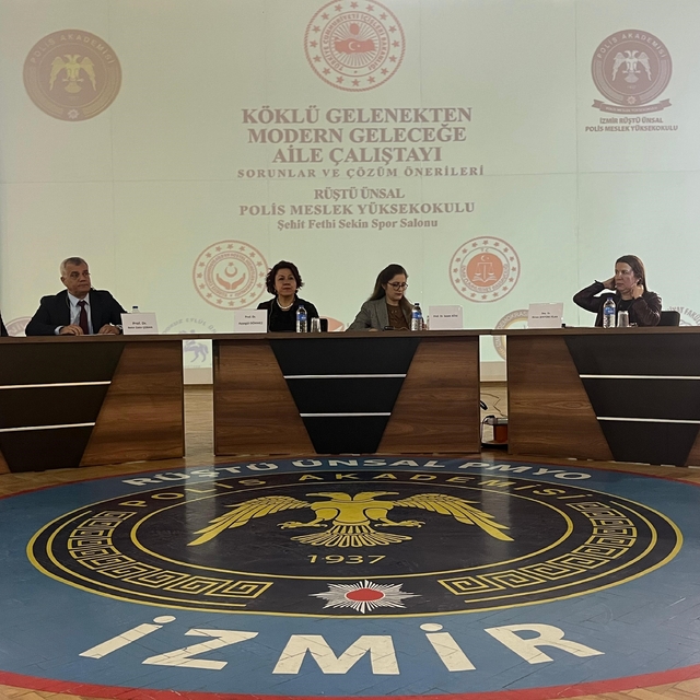 'Köklü Gelenekten Modern Geleceğe' Aile Çalıştayı İzmir'de gerçekleştirildi