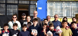 Büyükşehir'den okullara spor ekipmanı desteği