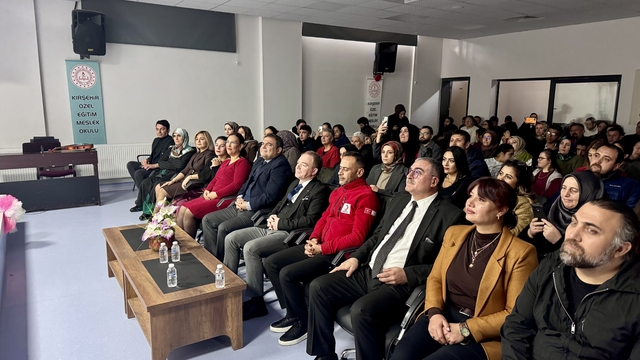 Kırşehir'de 3 Aralık Dünya Engelliler Günü dolayısıyla program yapıldı