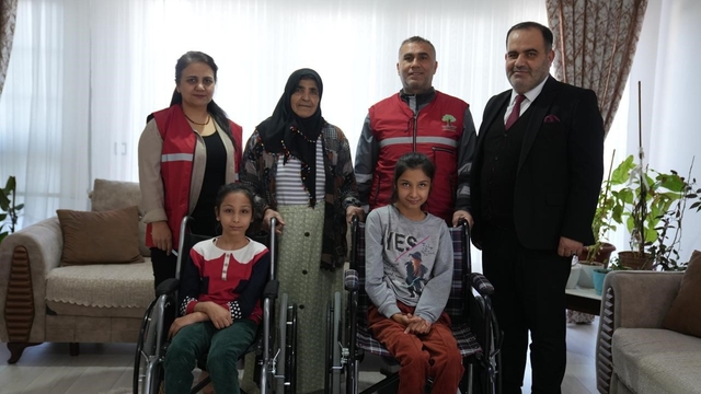Şehitkamil'den özel ihtiyaçlı bireylere tekerlekli sandalye
Yılmaz: "Şehitkamil'de engelleri birer birer kaldırıyoruz"