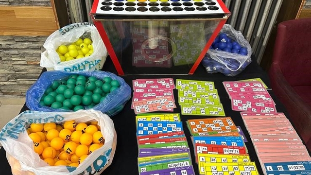 Kumar oynayan 40 kişiye toplam 369 bin TL para cezası kesildi
Polis, 3 farklı kapıdan geçilerek kumar oynanan alana erişildiği tespit etti