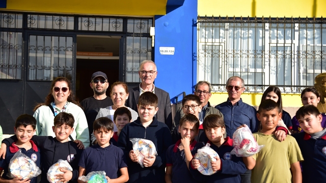 Büyükşehir'den okullara spor ekipmanı desteği