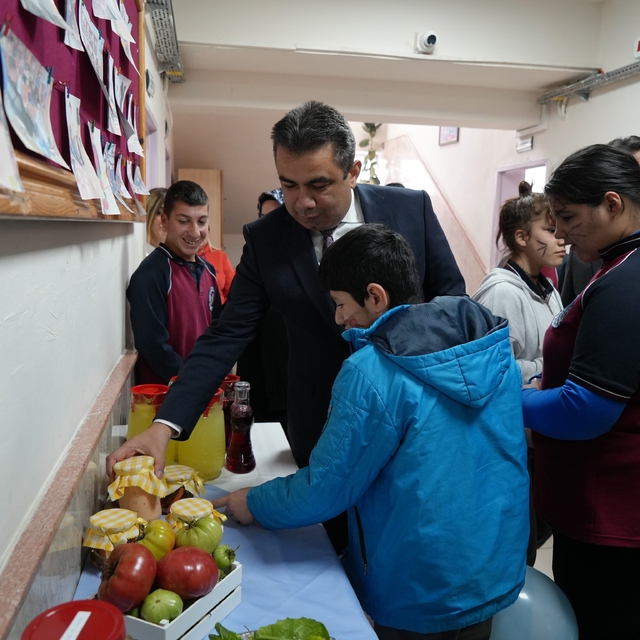 Özel ve engelli bireyler eserleriyle göz doldurdu