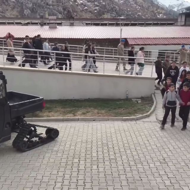 Şırnak'ta jandarmadan çocuklara unutulmaz gün