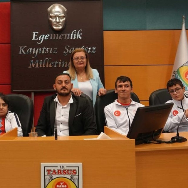 Tarsus'ta serebral palsili milli yüzücü Batuhan Eruçar gençlere ilham oldu