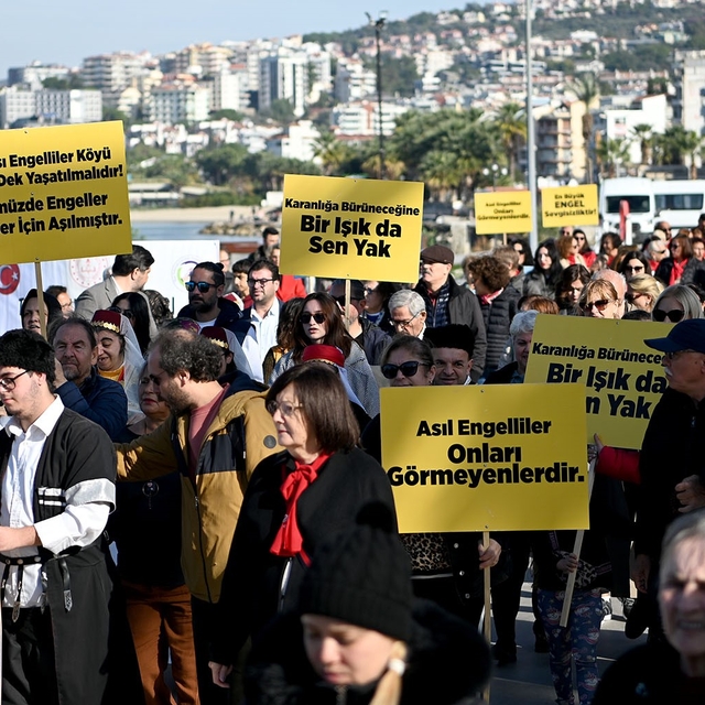 Kuşadası'nda '3 Aralık Dünya Engelliler Günü' kutlandı