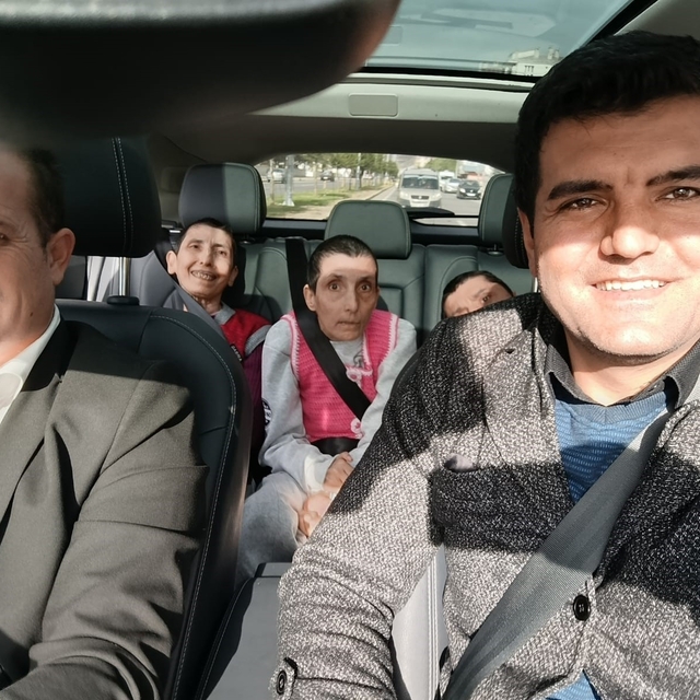 Yerli ve milli otomobile binmek isteyen üç engelli kardeşin isteği karşılık...