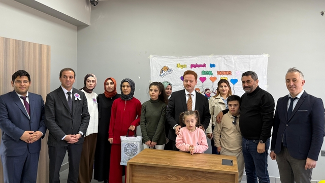 Şabanözü'nde ilkokul öğrencileri kendi meşe palamutlarını dikti