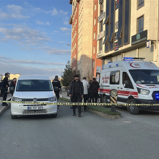 Caddede kovaladığı şahsı tüfekle vurdu