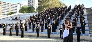 MCBÜ'de 300 öğrenciden "Karsu - Zaman" işaret dili performansı