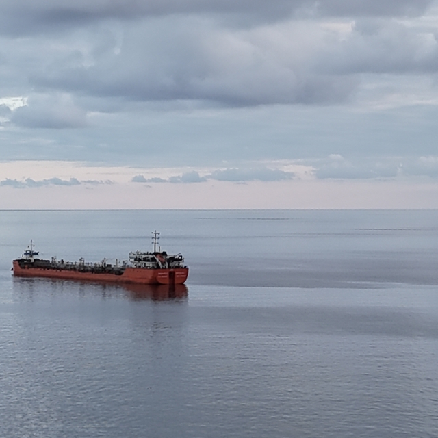 Karadeniz'de saldırıya uğrayan 'MIDVOLGA-2' isimli gemi için, uzman ekipler...