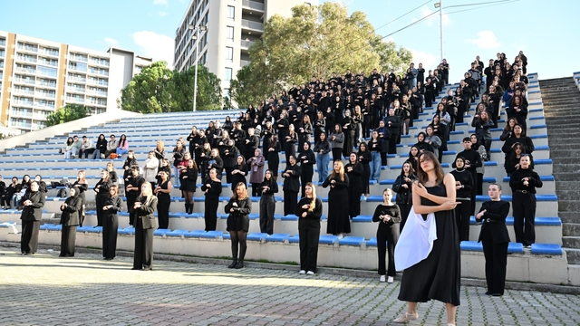 MCBÜ'de 300 öğrenciden "Karsu - Zaman" işaret dili performansı
