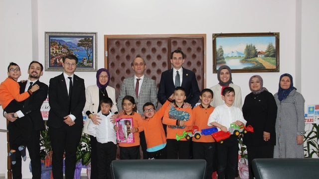 Hisarcık Kaymakamı Atam, özel öğrencileri makamında ağırladı