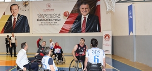Amasya'da protokol ile ampute basketbol takımı maç yaptı