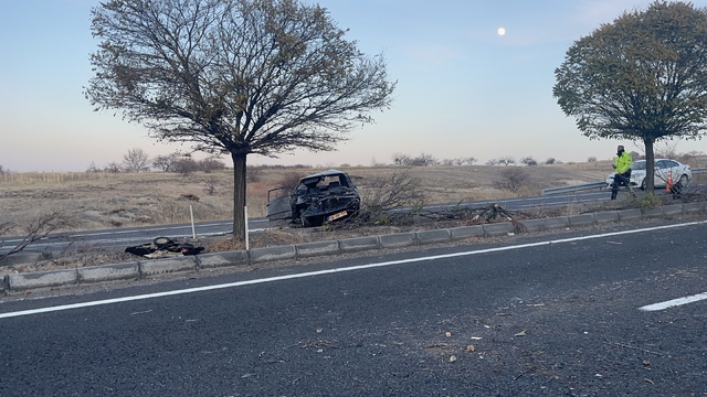 Nevşehir'de refüje çarparak devrilen otomobilin sürücüsü ağır yaralandı