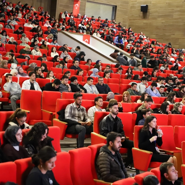 EBYÜ'de "Huawei Day" etkinliği kapsamında yapay zeka ve ICT sunumu gerçekle...