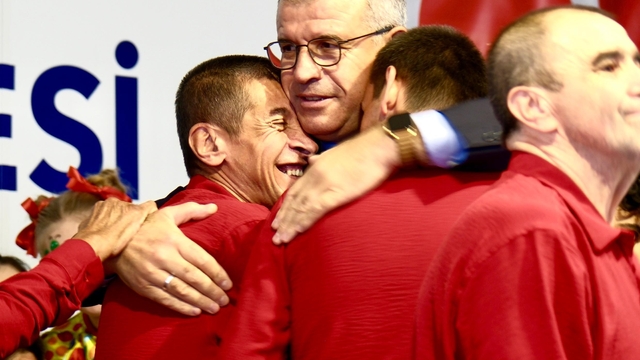 Karabiga'da 3 Aralık Coşkusu, Engeller Sevgi ve Umutla Aşılıyor