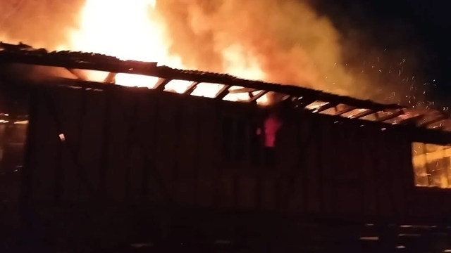 Kastamonu'da çıkan yangında 2 katlı ev kullanılmaz hale geldi