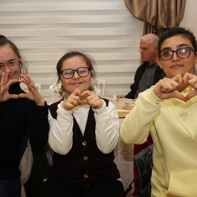 Özel bireyler müzik dolu gecede doyasıya eğlendi