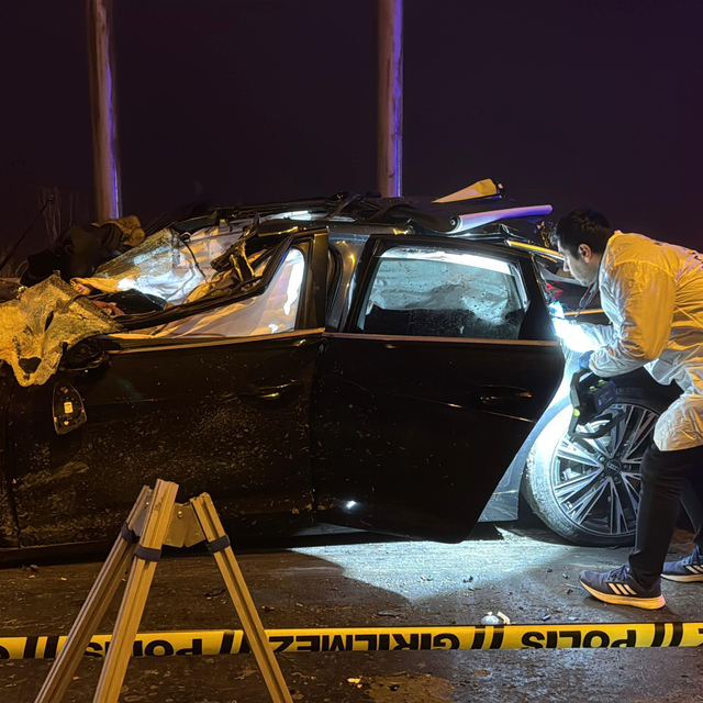 Kütahya'da otomobil TIR'a arkadan çarptı: 4 ölü