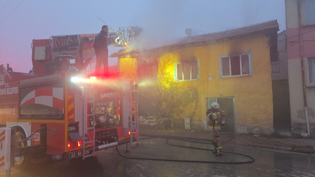 Kütahya'da ahşap evde çıkan yangında 85 yaşındaki kadın hayatını kaybetti