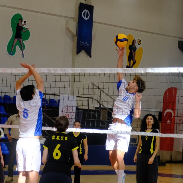 Anadolu Üniversitesi'nde 'engelsiz' voleybol maçı yapıldı
Prof. Dr. Özkay:...