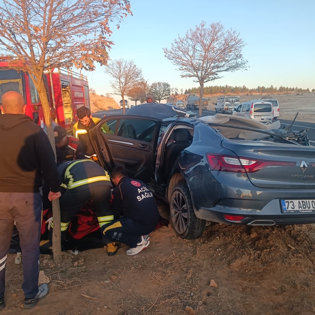 Mardin'de otomobil, TIR'a arkadan çarptı: 1 ölü, 2 yaralı