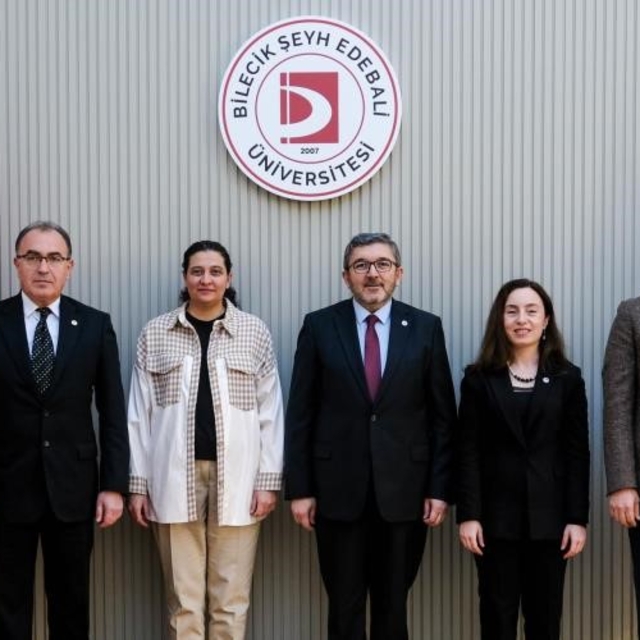 BŞEÜ öğretim üyesine 'Bilim Hizmet' ödülü