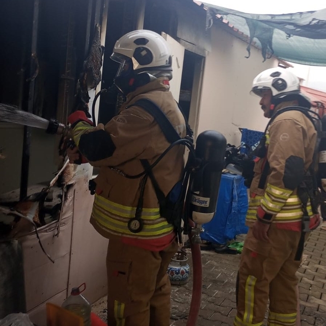 Defne'de konteyner yangını