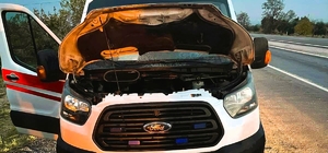 Seyir halindeki ambulans alev aldı