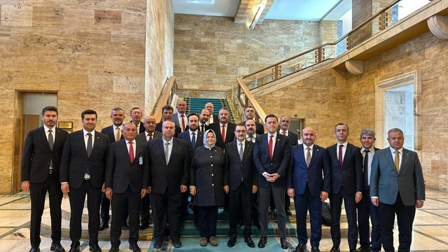 AK Parti Eskişehir Teşkilatı, TBMM'de istişare toplantısı yaptı
Milletvekili Hatipoğlu: "Türkiye'nin güçlü yarınları için omuz omuza, yılmadan çalışmaya devam edeceğiz"