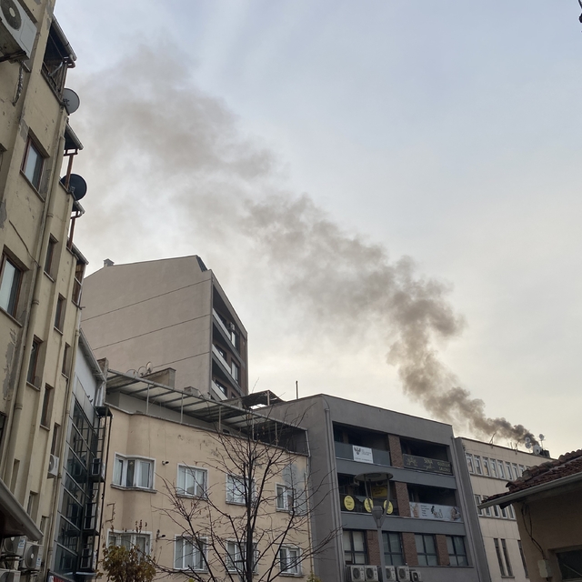 Kömür kazanından çıkan duman hava kalitesini düşürüyor
Dumandan rahatsız ol...