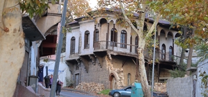 Asırlık tarihi evler restorasyon bekliyor