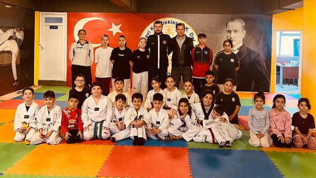 Pazarlar'da başarılı sporculara Bursa gezisi ödülü