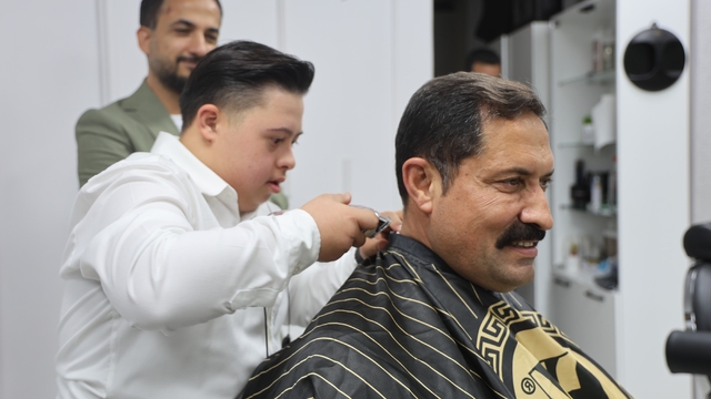 Down sendromlu kuaför Şükrü'den Vali Masatlı'ya yürek ısıtan tıraş