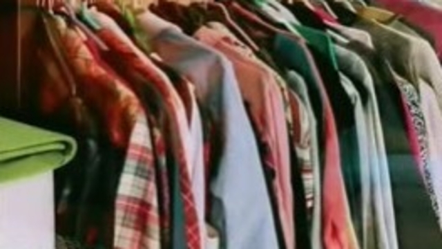 Germencik'te bağışlanan kıyafetler ihtiyaç sahiplerine teslim ediliyor