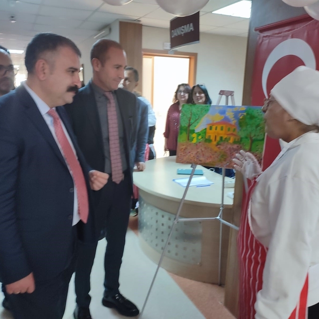 Özel bireylerin yıl boyunca ürettiği eserler sergilendi
İl Müdürü Orhan Bay...