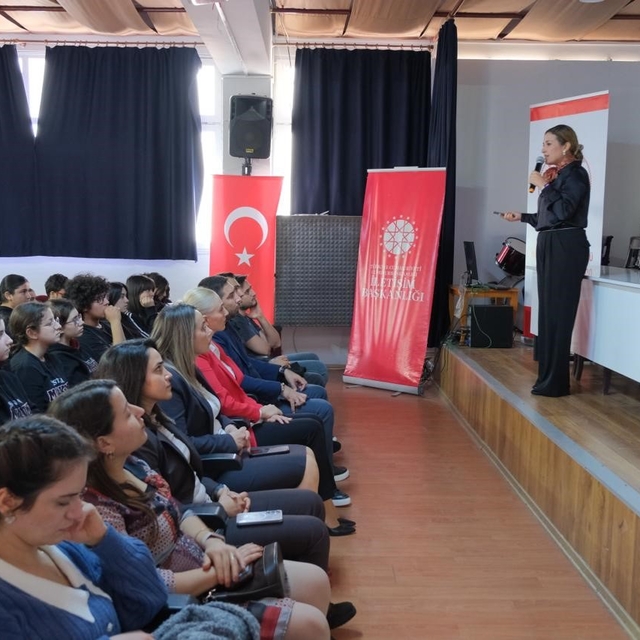 Hatay'da öğrencilere dezenformasyonla mücadele farkındalık eğitimi verildi