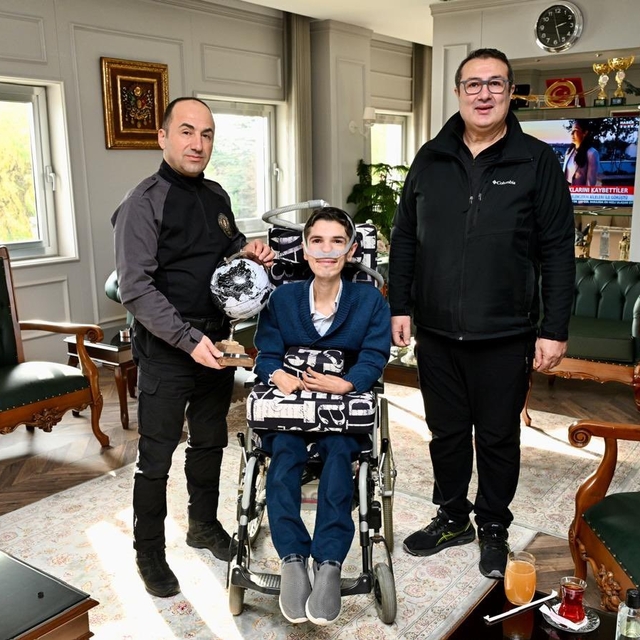 İl Emniyet Müdürü Yılmaz, polis memuru ve engelli oğlunu misafir etti