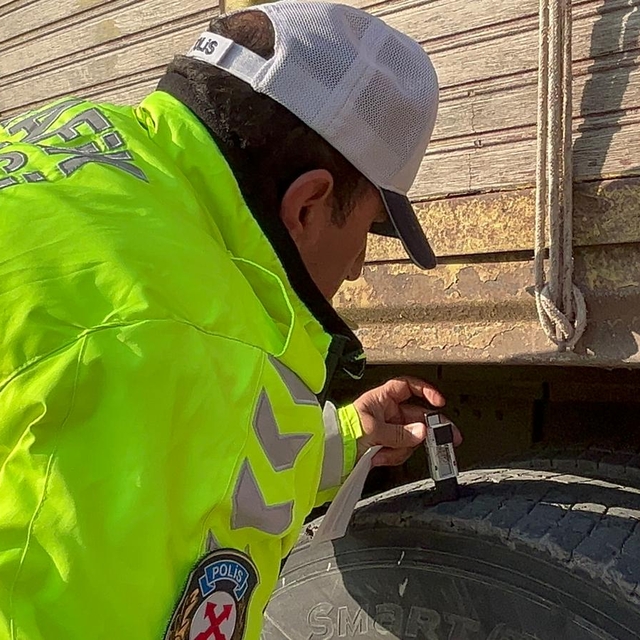 Kış lastiği denetiminde 10 ticari araca 'yasak yol saati' cezası