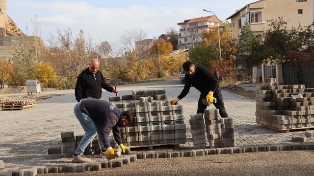 Oltu'da 115 bin metrekare parke taş döşendi