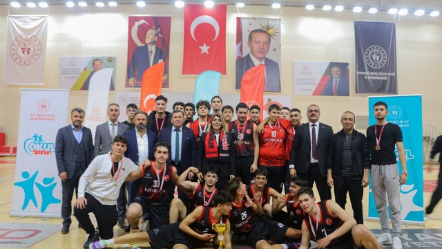 Kayseri Okul Sporları Genç A Erkekler Basketbol İl Birinciliği sona erdi
Şampiyon Nuh Mehmet Küçükçalık Anadolu Lisesi oldu