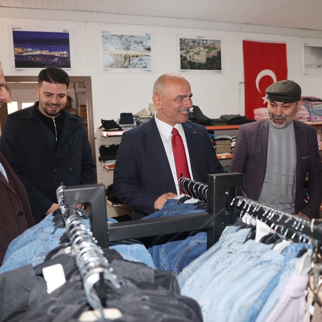 Körfez'de ihtiyaç sahipleri için "Sevgi Mağazası" kapılarını açtı