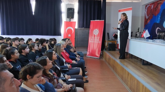 Hatay'da öğrencilere dezenformasyonla mücadele farkındalık eğitimi verildi