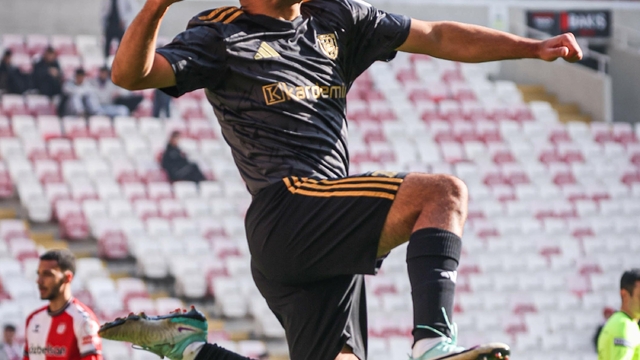 Aliağa FK'da kupa sevinci