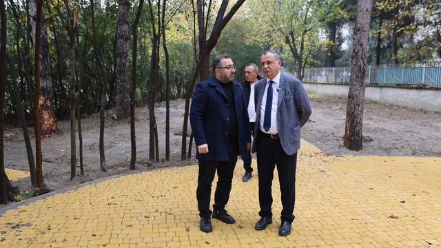 Başkan Balaban Emekli Kafe'de çalışmaları yerinde inceledi